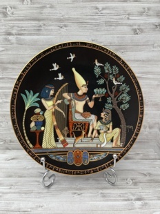 Y446 Декоративная тарелка Banquet in the Royal Gardens. Винтаж. Osiris Porcelain. Египет