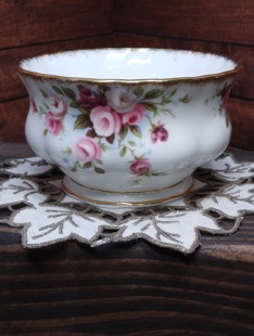 AF433 Фарфоровая сахарница - Cottage Garden. Royal Albert. Винтаж. Англия