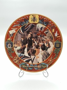 ND802 Декоративная тарелка V.E. Day. Винтаж. Royal Doulton. Англия