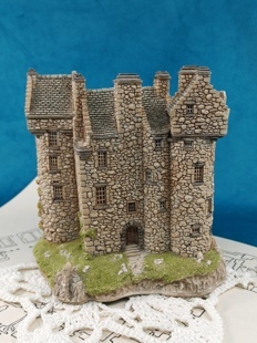 ND727 Коллекционная очень редкая фигурка-домик Claypotts Castle. Винтаж. Lilliput Lane. Англия